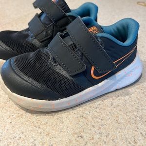 Toddler Nike star runner trainers
